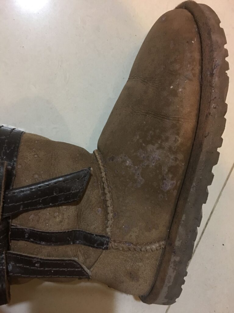 大黄靴能用水洗吗_雪地靴皮质运动鞋的清理方法