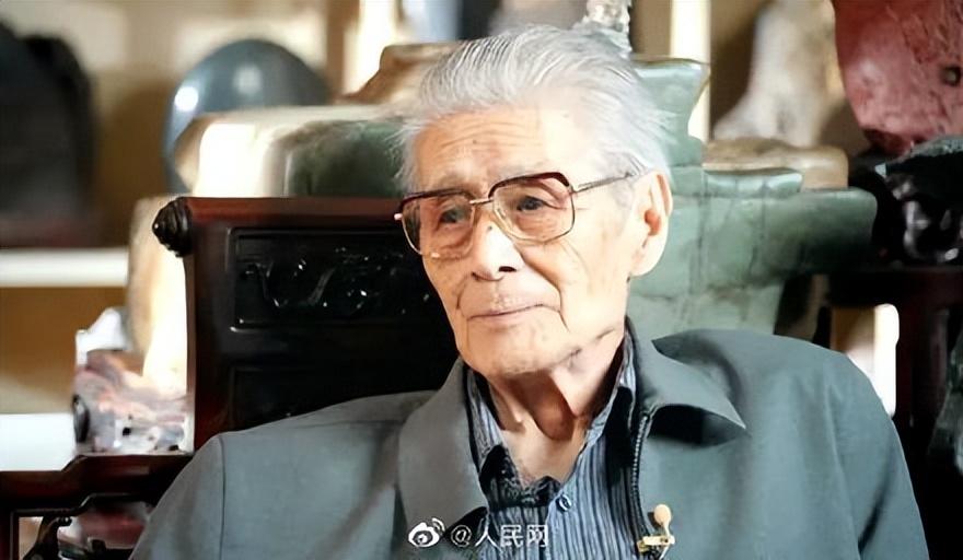 蓝天野简历_蓝天野生平经历
