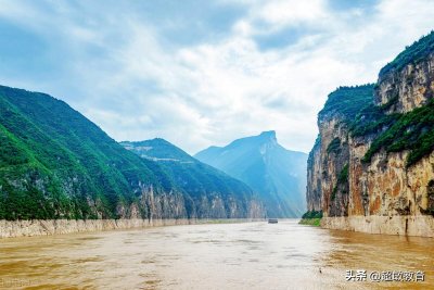 ​千里江陵什么意思（白帝城和江陵相距一千里的意思）