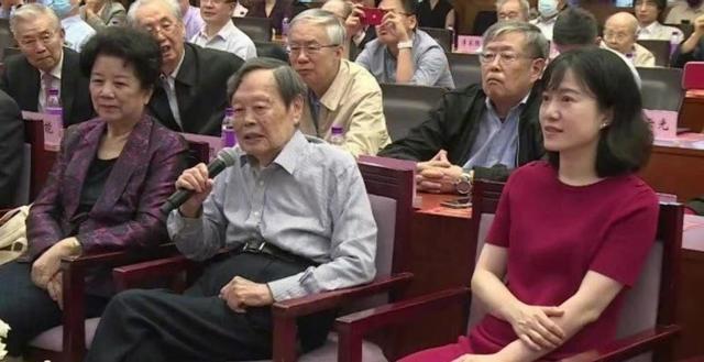 100岁杨振宁和46岁翁帆是真爱吗（把杨振宁照顾到100岁）(20)