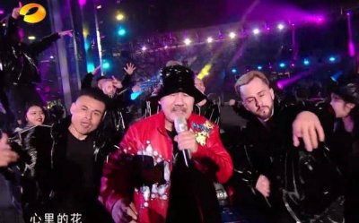 《野狼disco》再遭翻唱,腾格尔放飞自我,杨幂声音嗲过林志玲