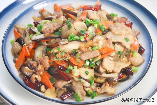 香菇炒肉怎么炒好吃又嫩（香菇炒肉这样做）(2)