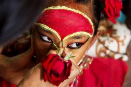 库玛丽女神是什么意思？库玛丽女神退位后的生活-第1张图片-