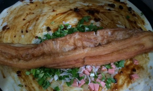 白面煎饼面糊怎么调,玉米面摊煎饼面糊的调配方法图16