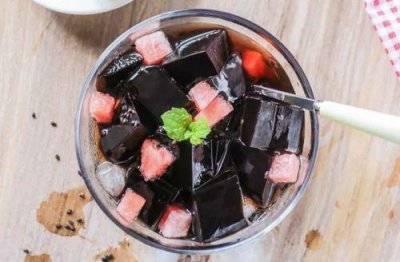 ​龟苓膏里面真的有乌龟么(龟苓膏里有没有乌龟)