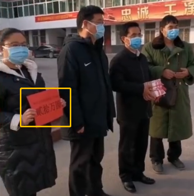 大衣哥田间劳作被曝是摆拍，千万身家还装什么农民？