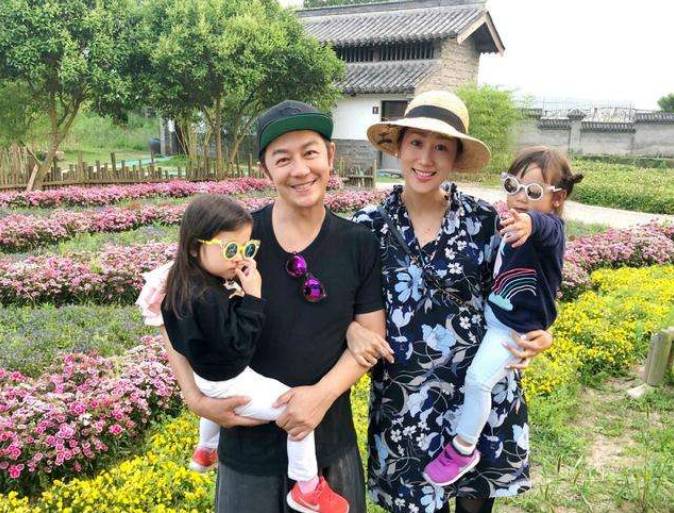 5年生4胎，只为拴住出轨的丈夫陈浩民的心，如今她后悔了吗？
