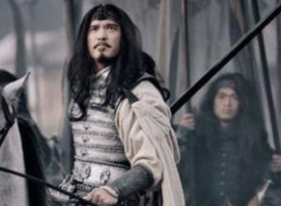 ​三国时期刘备是在何时称帝的？有哪些人的官职是最高的？