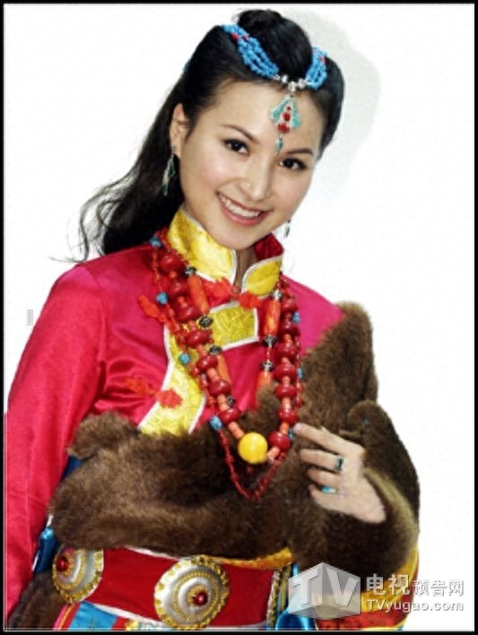 央金兰泽，出生于青海省玉树藏族自治州结古镇，中国大陆青年歌手，也是玉树州歌舞团专职扬琴演奏员