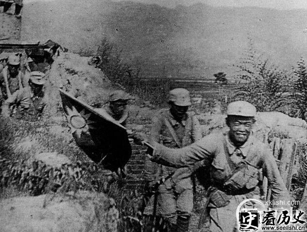 八路军辣椒炮弹打碉堡：日军抱头鼠窜
