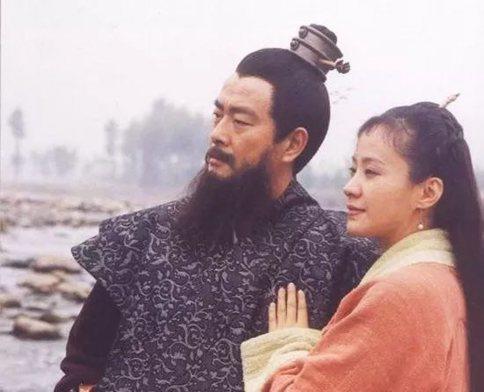 蔡文姬为什么会暗恋曹操?