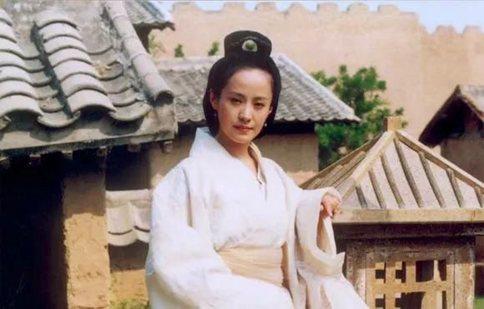 蔡文姬为什么会暗恋曹操?