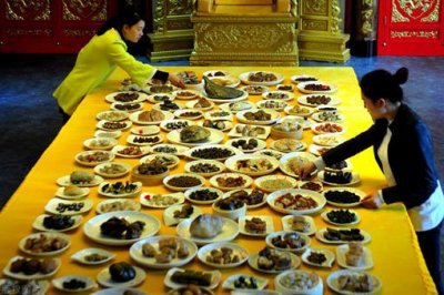 ​为什么皇帝吃饭不能超过三口?