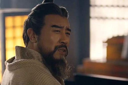 曹丕是如何取得士族信任,从而顺利称帝的?