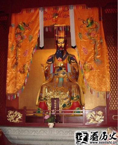 东岳大帝雕像