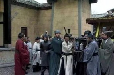 ​秦始皇统一天下之后 秦始皇是怎么处理六国贵族的