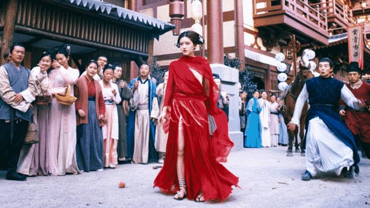 从小美到大，原来小时候的网红校花就是她▼