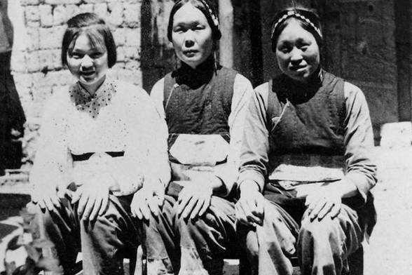 解放后，这个老汉自封皇帝，带着群臣和“后宫娘娘”住在深山老林
