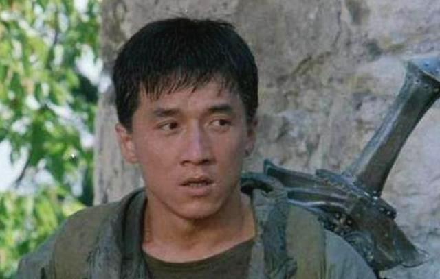 娱乐圈跑过龙套的8位巨星，成龙张学友上榜，而他还扮演过小偷