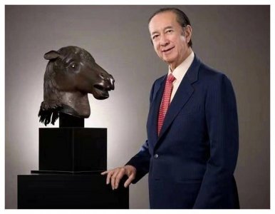 ​赌王去世，何猷君第一时间悄悄更改微博认证，新身份让人十分意外