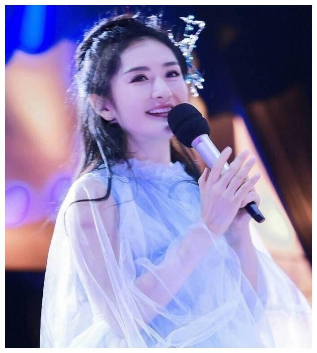 谢娜微博晒照，网友：哇塞！孕妈状态很好啊！太阳女神好美