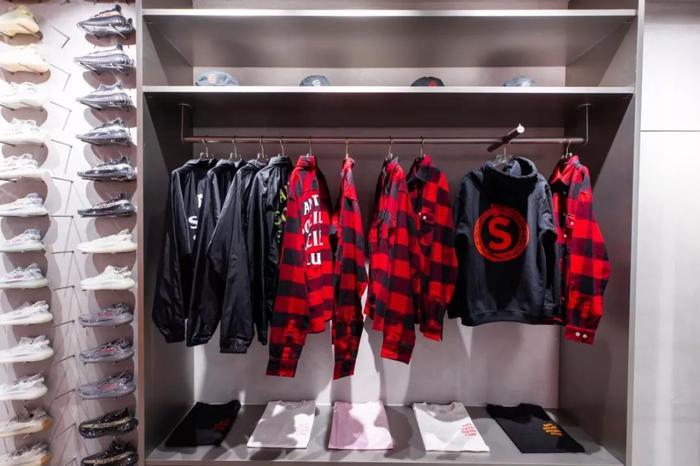 这家店的鞋比你手机APP里的更狠！SoleStage北京探店