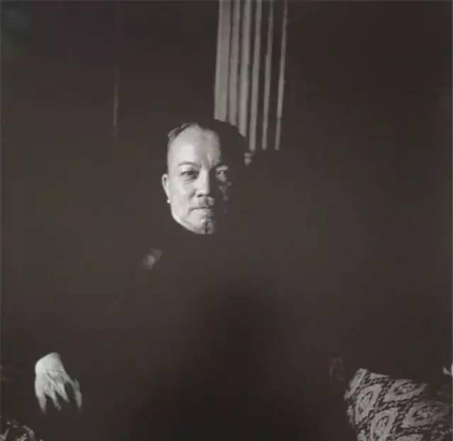 鲁迅独子周海婴一生酷爱摄影，其中一幅作品网友评论：这是穿越了