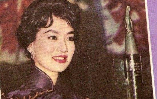 16岁出道一夜爆红，第一届金马奖女主角，嫁富商隐退，心脏病离世