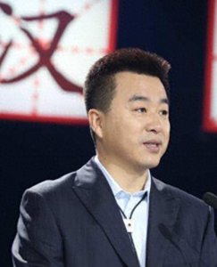 ​新闻主播纳森：从地方台一路奋斗到央视，和妻子结婚22年依然恩爱