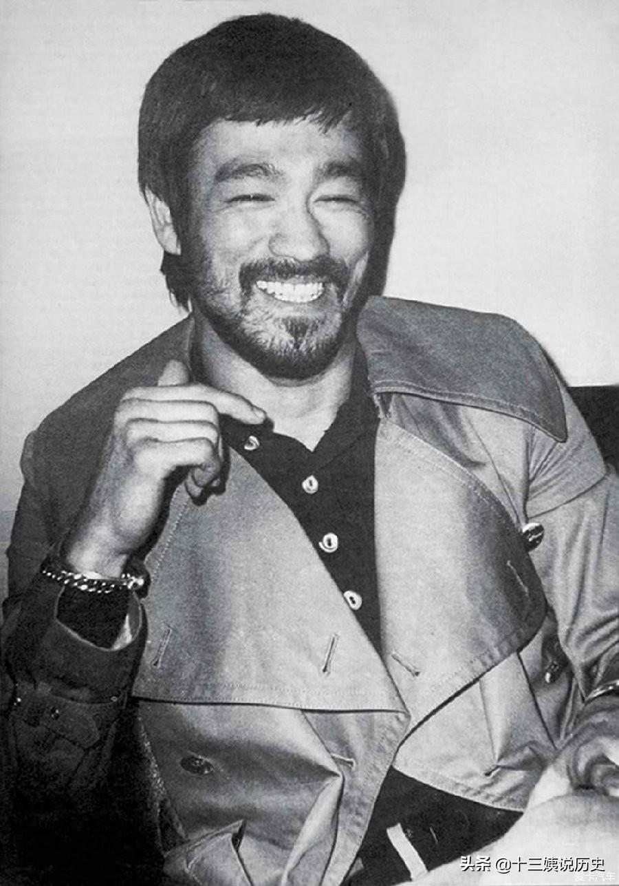 李小龙罕见训练照：一秒可打出9拳，背部肌肉圣诞树引起巨大轰动