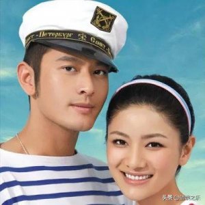 ​黄晓明女友惊艳亮相难掩丰满身材生图差异引热议