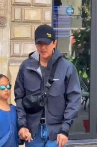 ​邓超现身篮球场惊现白须，背后故事为何令人心酸？