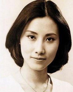 ​蔚雨芯：从TVB明星到美容品牌女强人，性感生活大揭密
