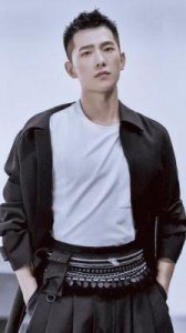 ​杨洋自爆身高175cm，真相如何？全面了解他的个人信息