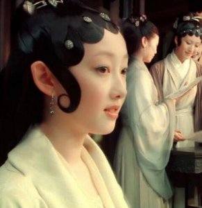 ​新版《红楼梦》林黛玉扮演者引发热议：网友争论激烈