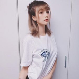​夏美酱个人资料与性感魅力揭秘：从模特到电影明星的成长之路