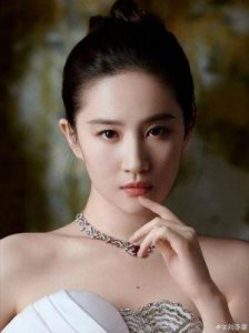 ​20位娱乐圈神仙颜值女明星盘点：女神们的风采与魅力