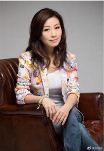 ​飞鹰三姝成员方文琳不幸患食道癌，睡前习惯饮一杯烈酒，偏爱热汤滋味