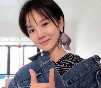 ​陈小纭昔日照片流出，由方形脸蜕变为甜美的小V脸，堪称焕然一新