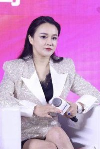 ​前电视主持人冉莹颖的个人信息，丈夫是谁，以及为什么她的三胎跟随她姓氏