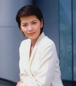 ​央视主持人沈冰的现状如何？曾经红极一时的她现在过得怎样呢？