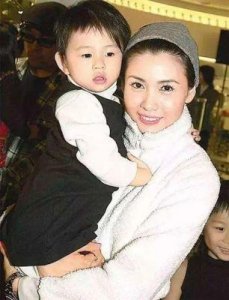 ​沈月与邱淑贞的关系及邱淑贞女儿的外貌遗传揭秘