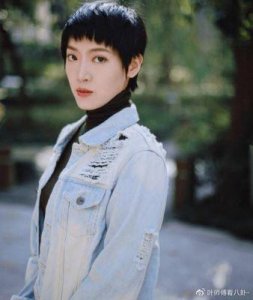 ​李立群的妻子叫什么名字，她来自哪里？他的女儿李元元和儿子李元太已经成为了