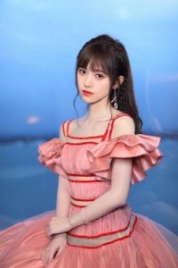 ​有种基因叫鞠婧祎母女，以为女儿够美了没想到妈妈惊艳了时光