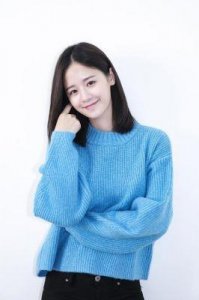 ​新人演员袁子芸在热播剧《完美关系》中展现出色演技，赢得观众喜爱