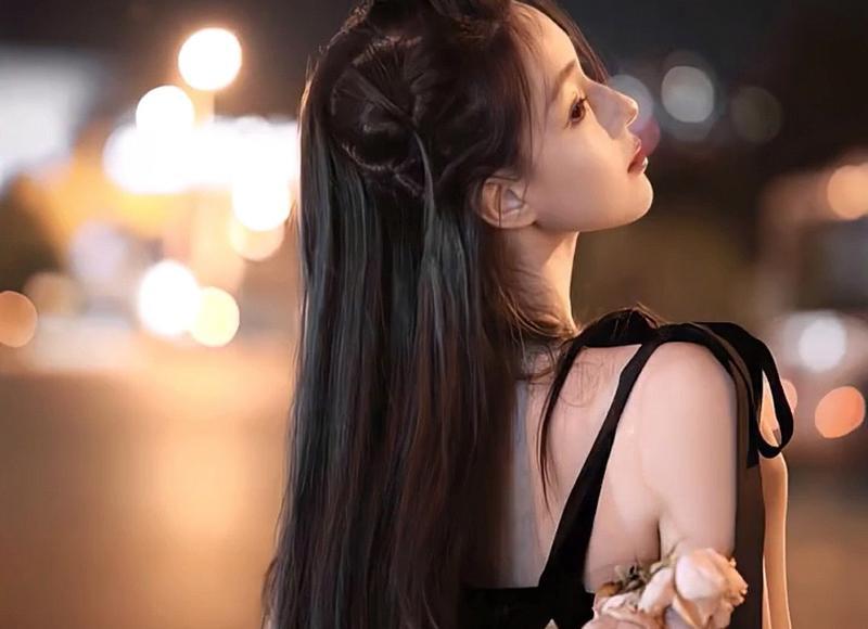 女生拒绝了我但还回复我消息是什么意思？