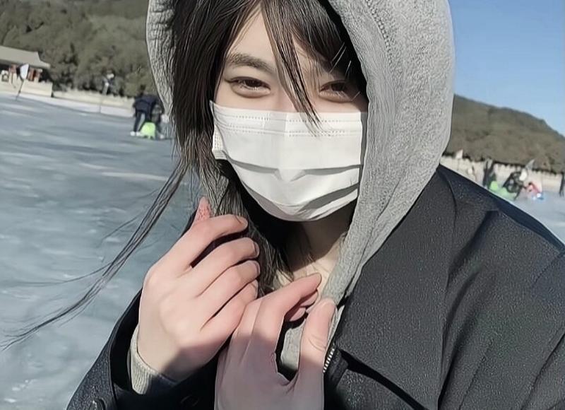 在一起一个月就摸了正常吗？我真的快疯了女朋友太冷漠了