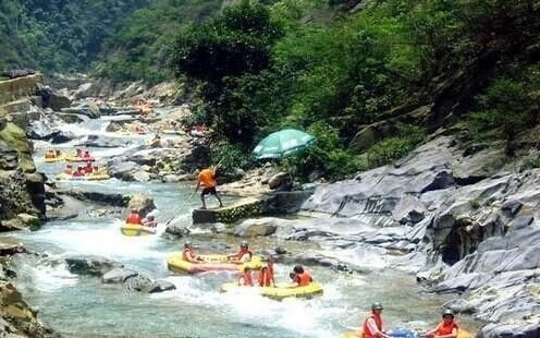 漂流可以穿拖鞋吗，六安大峡谷漂流需要带拖鞋吗？图3