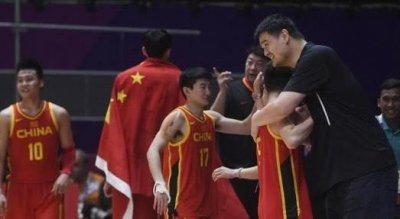 ​他在球场上惹怒过易建联和赵继伟，女友是内衣模特，身材比例完美