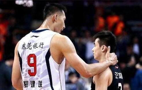 他在球场上惹怒过易建联和赵继伟，女友是内衣模特，身材比例完美